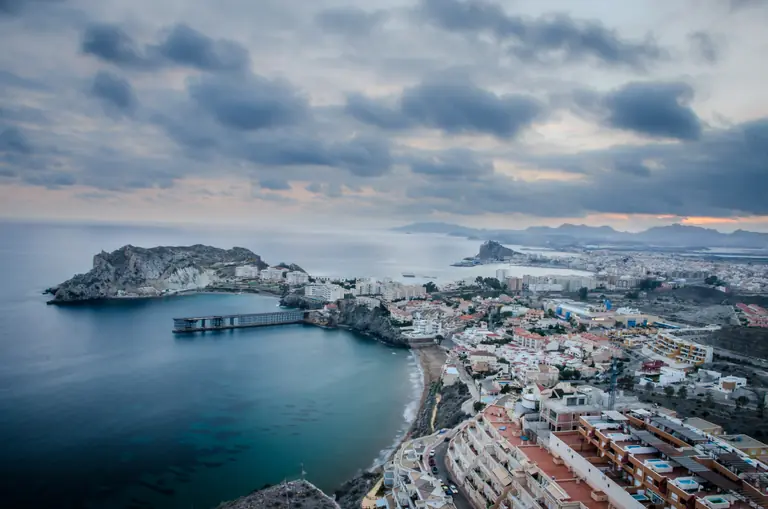 Panorámica del litoral y el núcleo urbano de Águilas